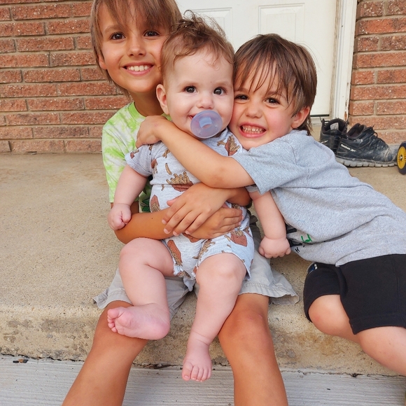 Meet your Posher, Nicole - Picture 5 of 7